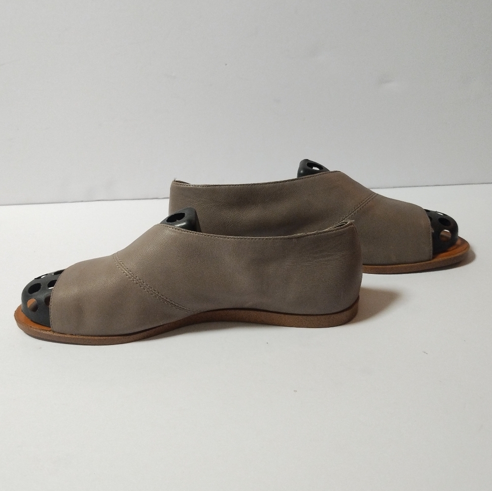Sole Society Taupe and Black Open-Toe Leather Flats